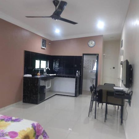 Yasmeen Studio Roomstay Kijal - Room 1 - For Two Person Islam Guest Only Luaran gambar